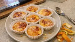Queijadas de requeijão com laranja: húmidas por dentro e com um toque cítrico