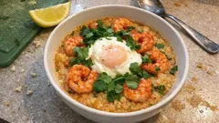 Açorda picante de camarão e coentros: cremosa, rápida e perfeita para pão de véspera