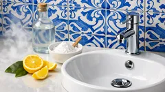 Cheiro a esgoto na casa de banho: causas mais comuns e como eliminar