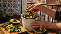 Casca de abacate: 5 formas simples de reaproveitar em casa (sem complicar)