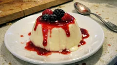 Panacotta cremosa com baunilha: a receita certa para desenformar sem falhas