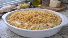 Fricassé de frango à brasileira no forno: cremoso, gratinado e com batata palha