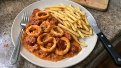 Argolas de lula com chouriço: receita cremosa e fácil para um jantar cheio de sabor