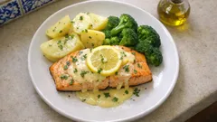 Salmão com molho de limão e mel: um jantar rápido com sabor de restaurante