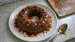 Molotof de chocolate: a sobremesa leve e gulosa que sai bem no forno