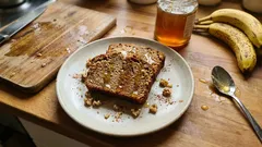 Banana bread húmido com mel, canela e nozes — ideal para aproveitar bananas maduras