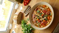 Feijoada de lingueirão com feijão-branco: sabor de mar num prato reconfortante