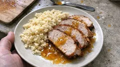 Lombo de porco com mel e citrinos no forno — suculento e pronto em 30 minutos