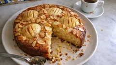 Bolo de maçã com amêndoas: fofinho, húmido e com topo bonito (sem complicações)