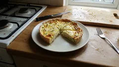 Quiche de alho-francês e queijo de cabra: leve, húmida e fácil de fatiar