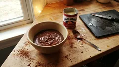 Delícia de chocolate com leite condensado: sobremesa cremosa para servir bem fresca