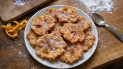 Filhoses de Natal no robot de cozinha: fofas, aromáticas e muito simples de fazer