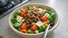 Salada bolonhesa com canónigos: uma forma simples de aproveitar carne picada