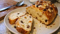 Brioche de Natal com laranja cristalizada: fofo, aromático e perfeito para a mesa