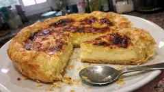 Tarte de pudim flan com massa folhada: cremosa por dentro, estaladiça por fora