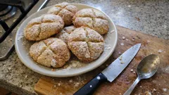 Broas de Páscoa de Santo Tirso: macias por dentro e com aroma de erva-doce e canela