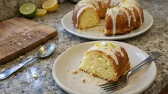Bolo de lima e limão bem húmido: receita simples com iogurte grego