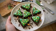 Brownies em forma de árvore de Natal: húmidos, fáceis e prontos a decorar