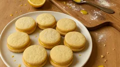 Bolachas de lemon curd: crocantes por fora, cremosas por dentro (e fáceis de fazer)