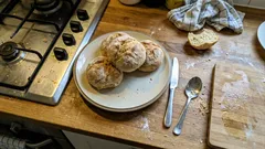 Pãezinhos saloios caseiros: a receita simples para ter pão morno em casa