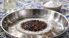 Como limpar panelas queimadas sem riscar e fazê-las durar mais tempo