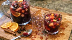 Sangria de Natal com romã e especiarias: fresca, bonita e fácil de fazer